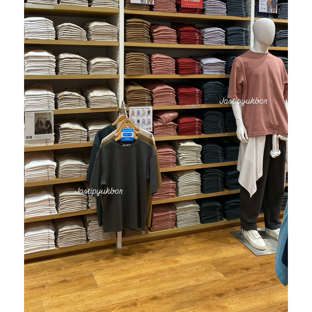 Man Uniqlo Airism tshirt Oversized