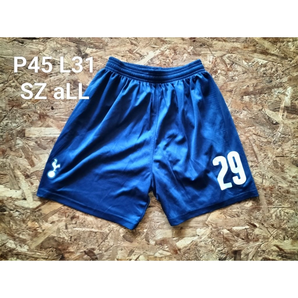 celana pendek Tottenham Hotspur