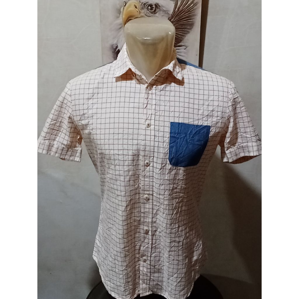 Kemeja Pendek Cowok Us n them Size M Promo