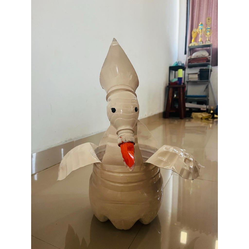 pot tanaman bentuk angsa