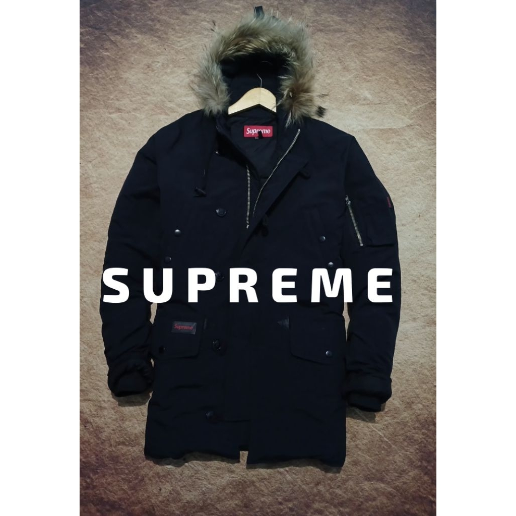 Jaket keren SUPREME mountain parka bekas pakai