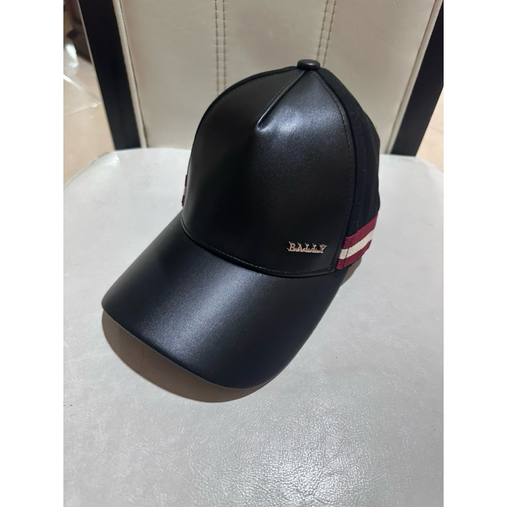 Topi Baseball r logo mantap