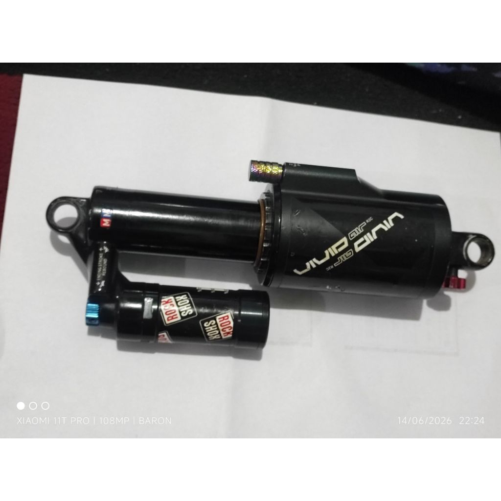 Rearshock model tabung angin rear shock sepeda MTB enduro downhill DH FR rockshox vivid Air R2C Comp