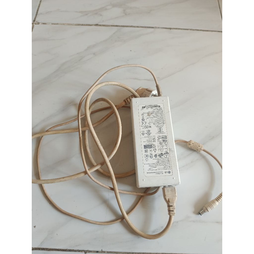 adaptor charger monitor LG