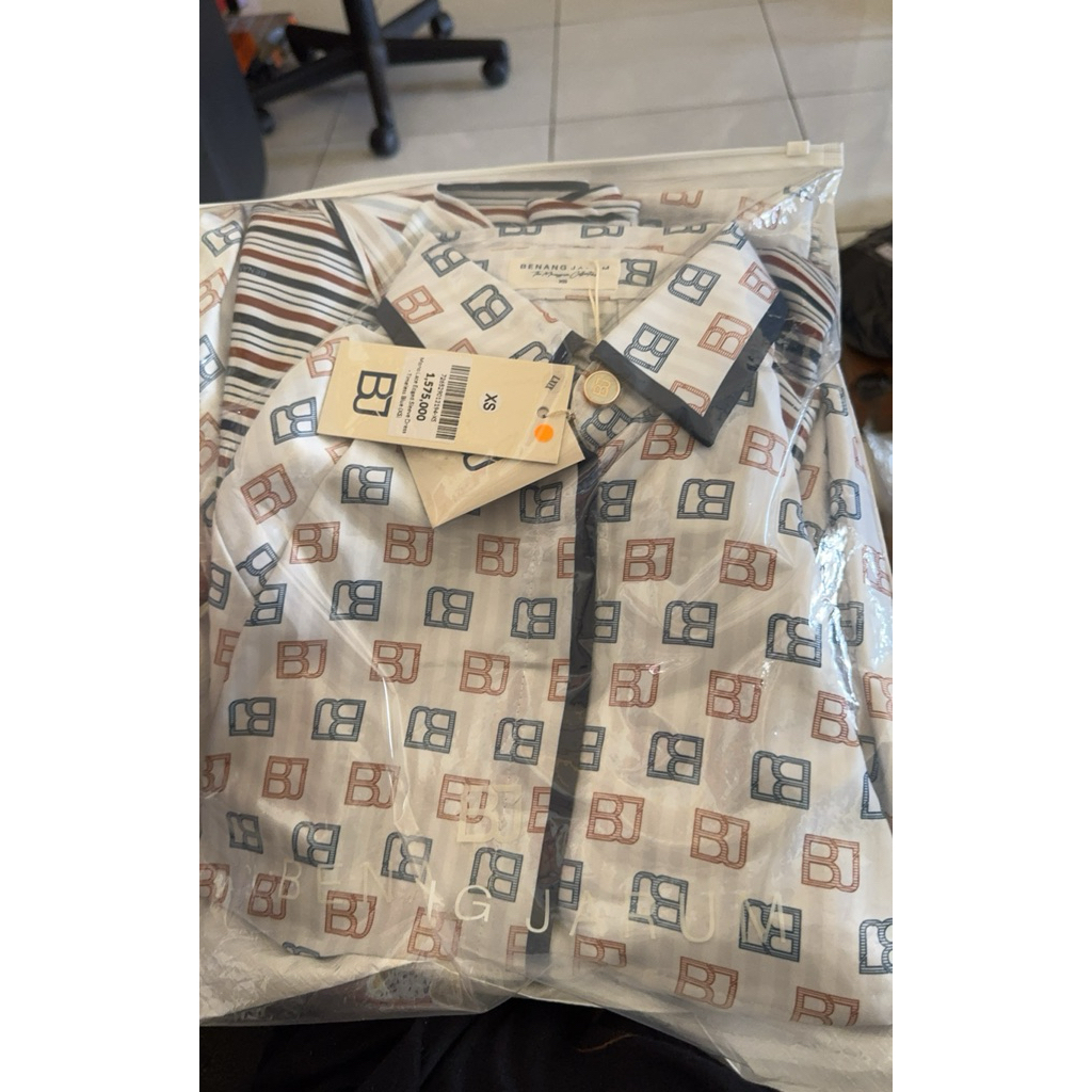 monogram benang jarum