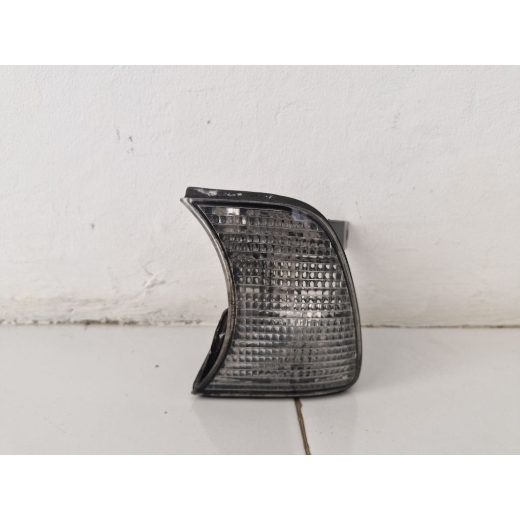 Lampu sein BMW E34 sebelah kiri original copotan