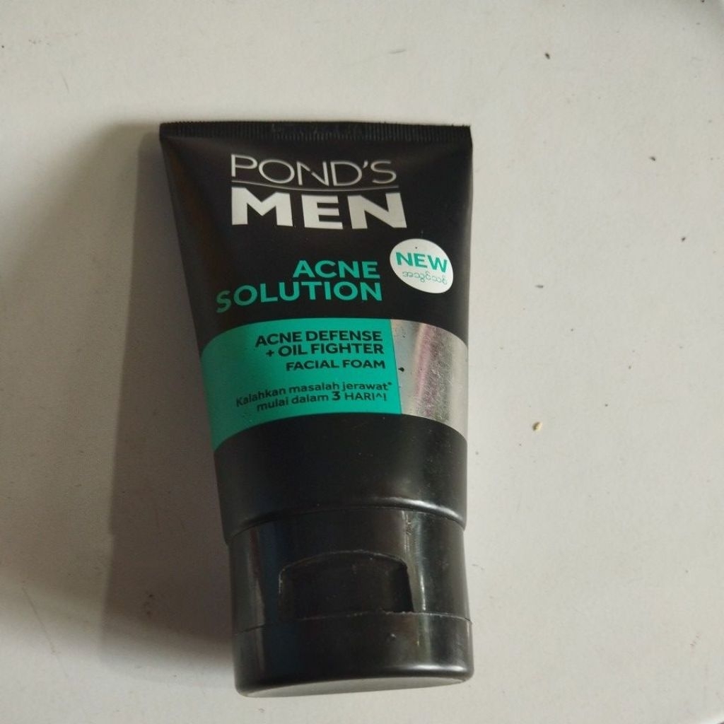 Pond men acne solution 100gr