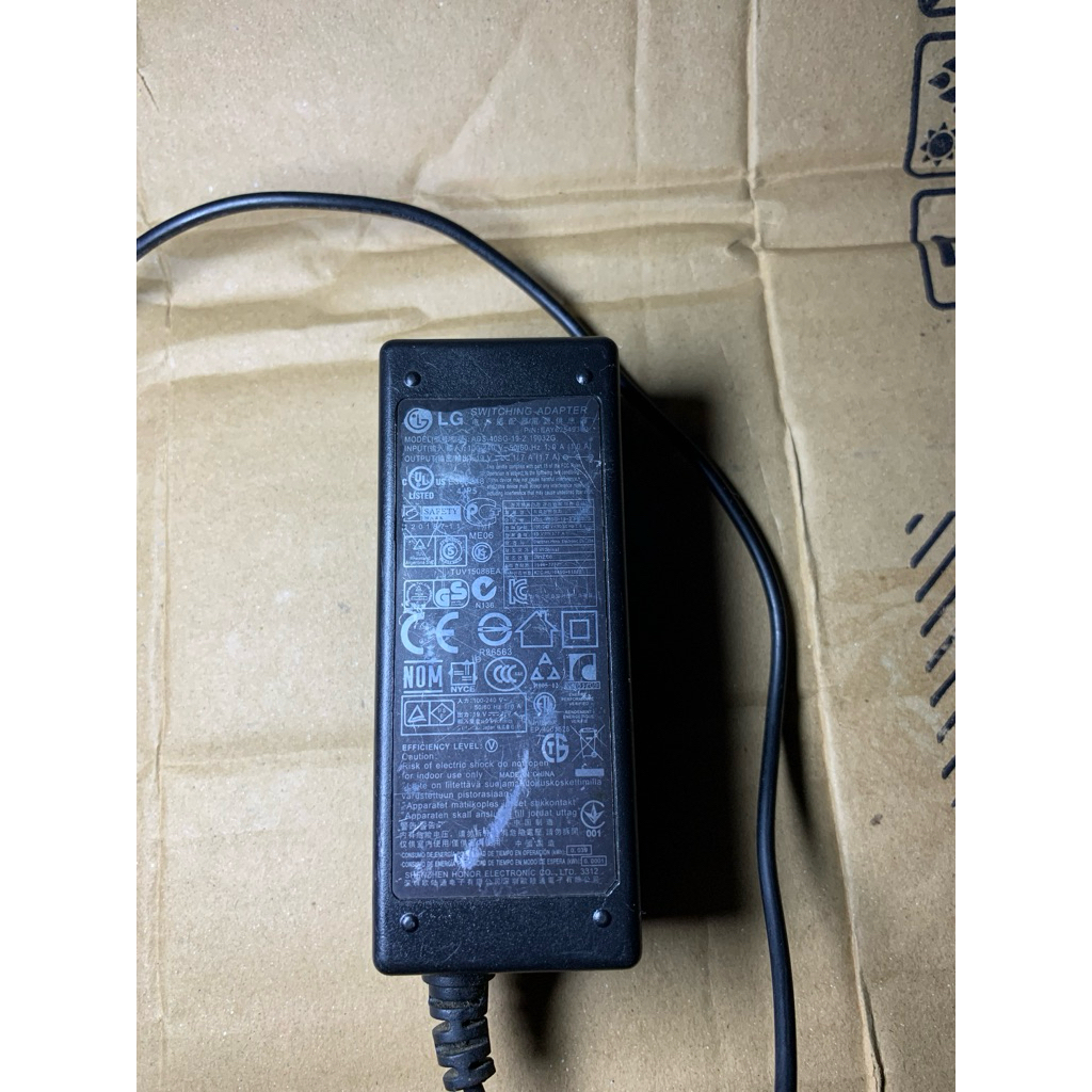 adaptor LG 19v bekas