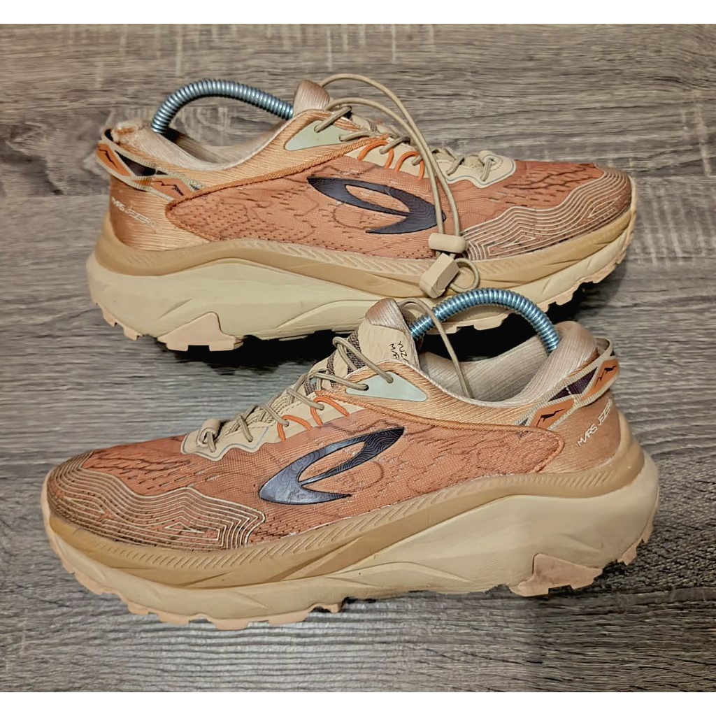 Sepatu Runing Joging Lari Outdoor 910 Yuza Mars Jezero Second / Bekas / Pre Loved