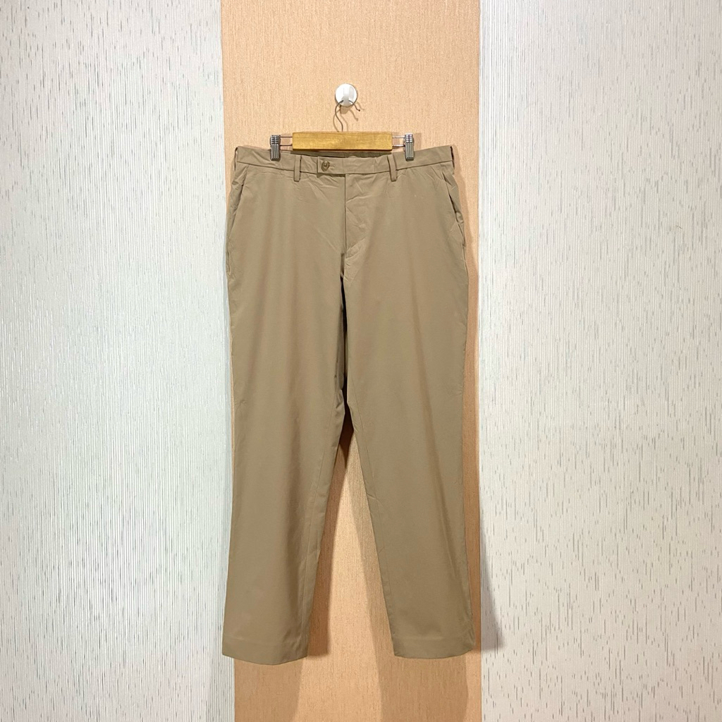 Work Pants UNIQLO AIRSENSE (Ultra Light) / Celana Bahan Pria / JP506 / Size 35