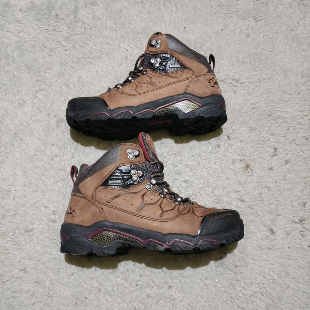 Sepatu Gunung Hiking Outdoor BLACK YAK goretex size 39.5 insole 25 cm / 250 limited