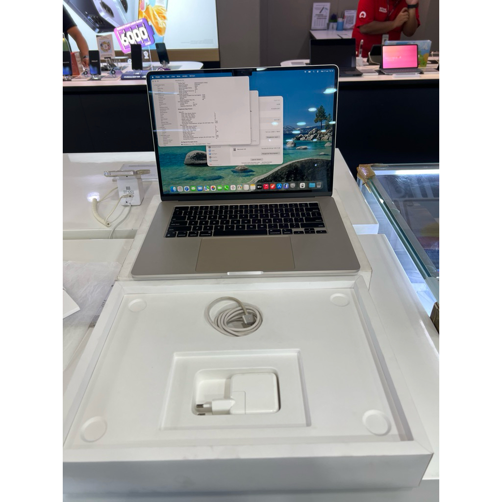 second hand MacBook Air 15’’ M2 8/256 bh 97% cc 77 resmi Indonesia like new