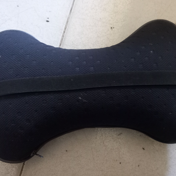 Curve Pillow Datsun Original Part H6405-4LC0A Bantal Leher Mobil Datsun Genuine Accessories