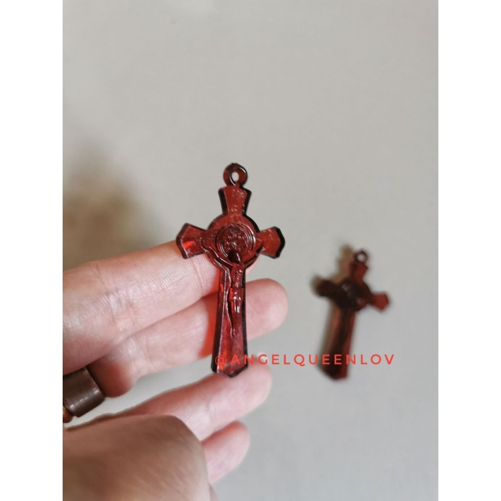 Salib Akrilik Yesus besar ukuran 5cm