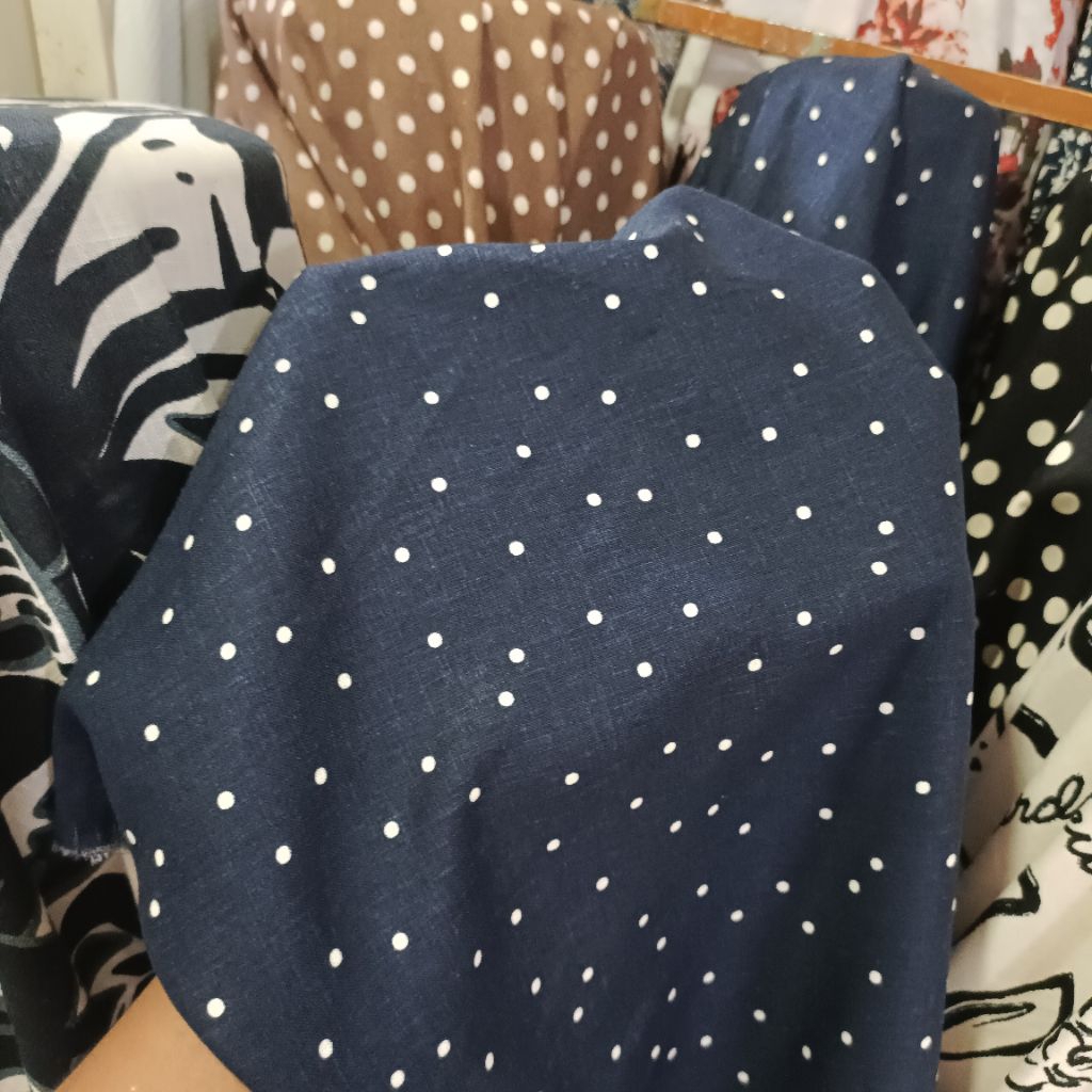kain katun volka - kain katun linen meteran - kain katun quality garmen - kain linen motif polkadot 