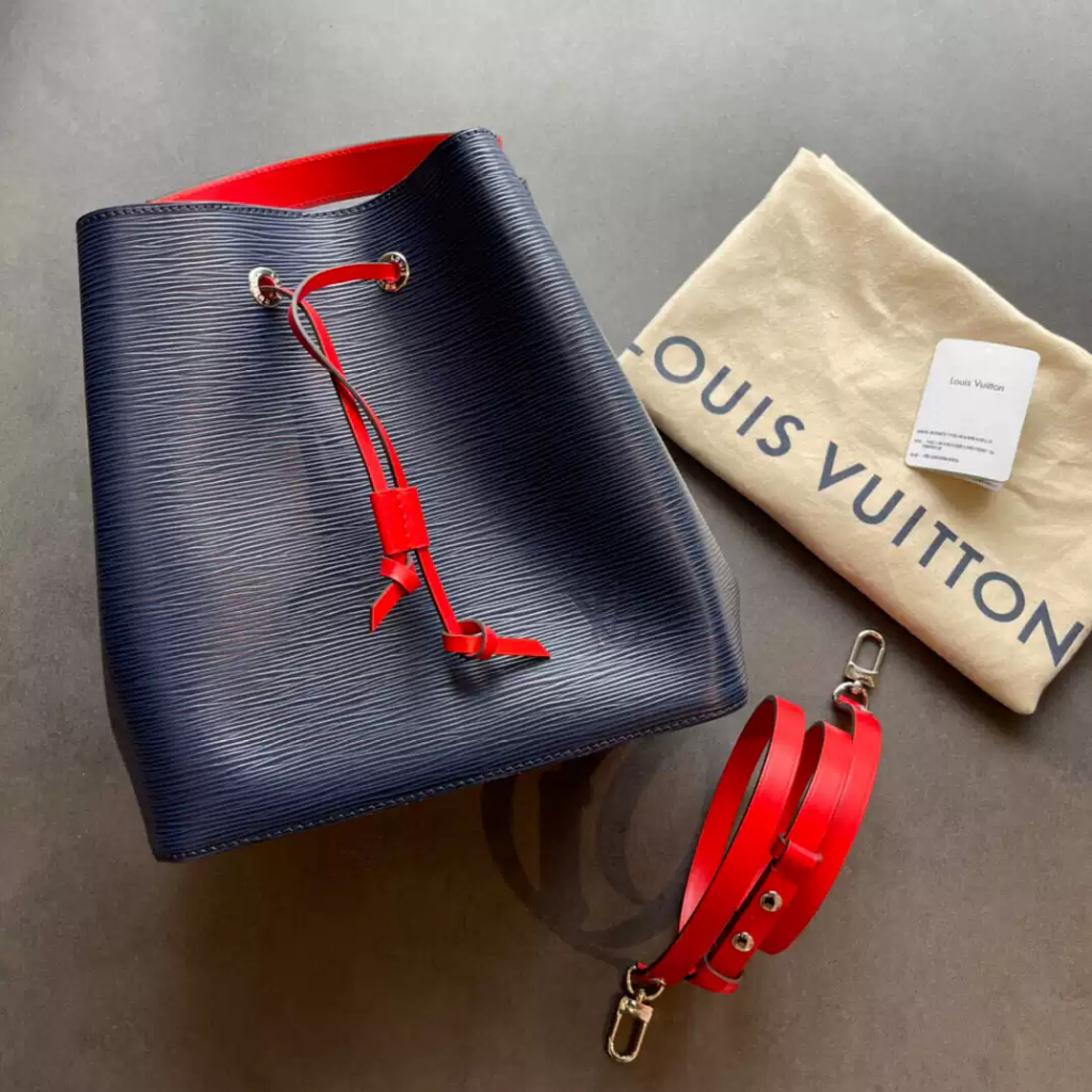 Tas Louis Vuitton Néonoé M54367, tas bucket berbahan kulit Epi (kulit sapi bertekstur garis air) den