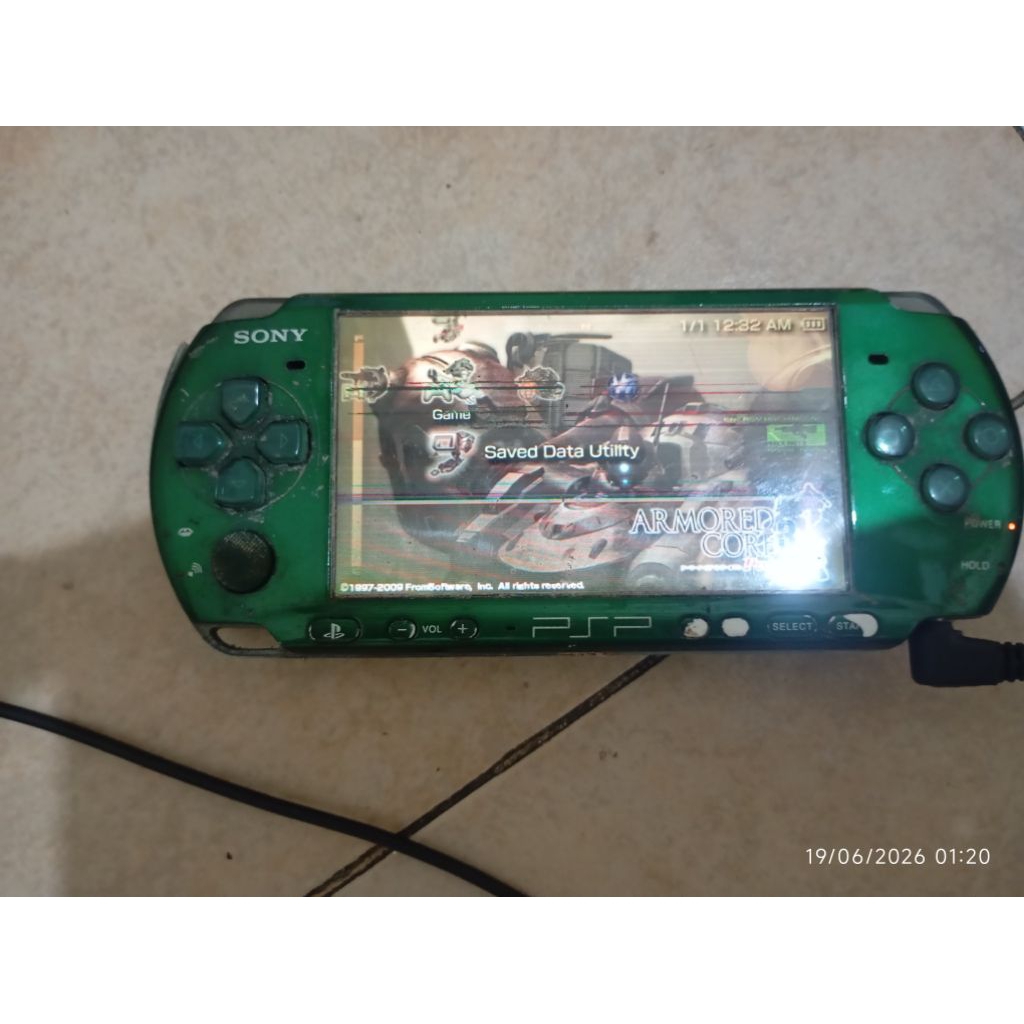PSP-3000 KONDISI SESUAI FOTO BEKAS MINUS LAYAR GARIS DAN BATERAI
