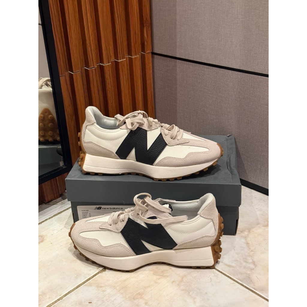 NEW New Balance 327 size 40 Original