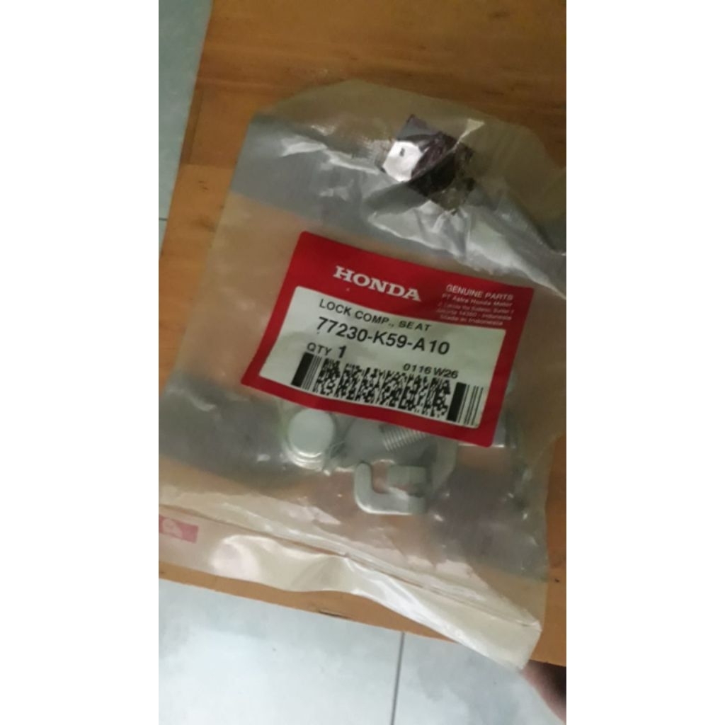 engsel jok belakang vario 150 asli 77230-K59-A10