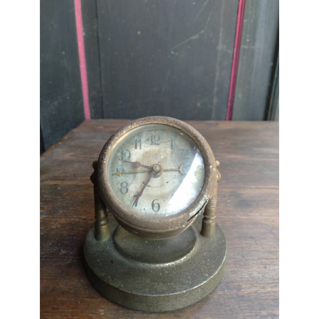 Jam meja antik