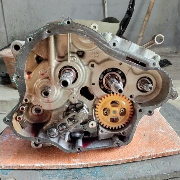 CRANKCASE 1PA00 NVL/CRANKCASE ISI VIXION NVL 2013/2014/2015 1PA00 SECOND ORIGINAL