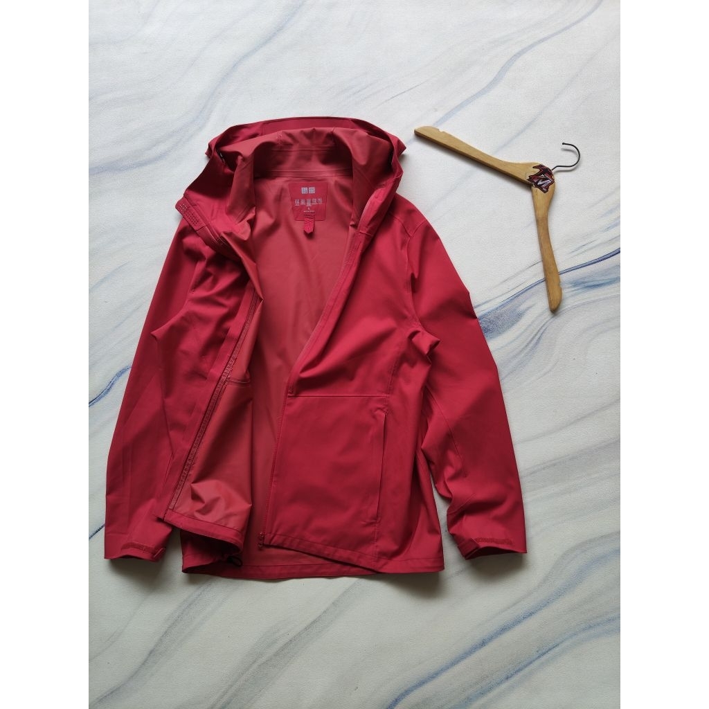 uniqlo blocktech jacket red