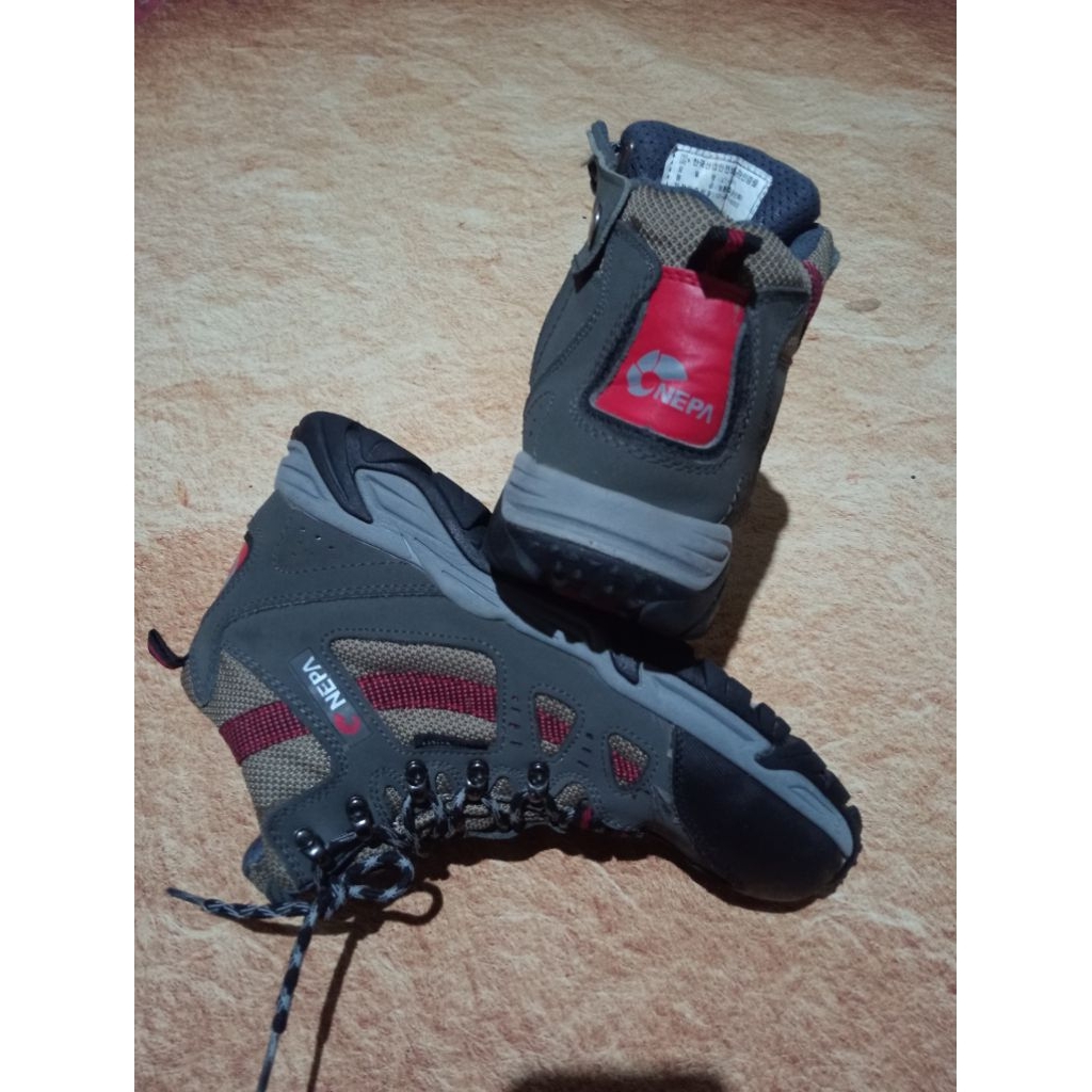 NEPA MOUNTAINEERING SHOES
