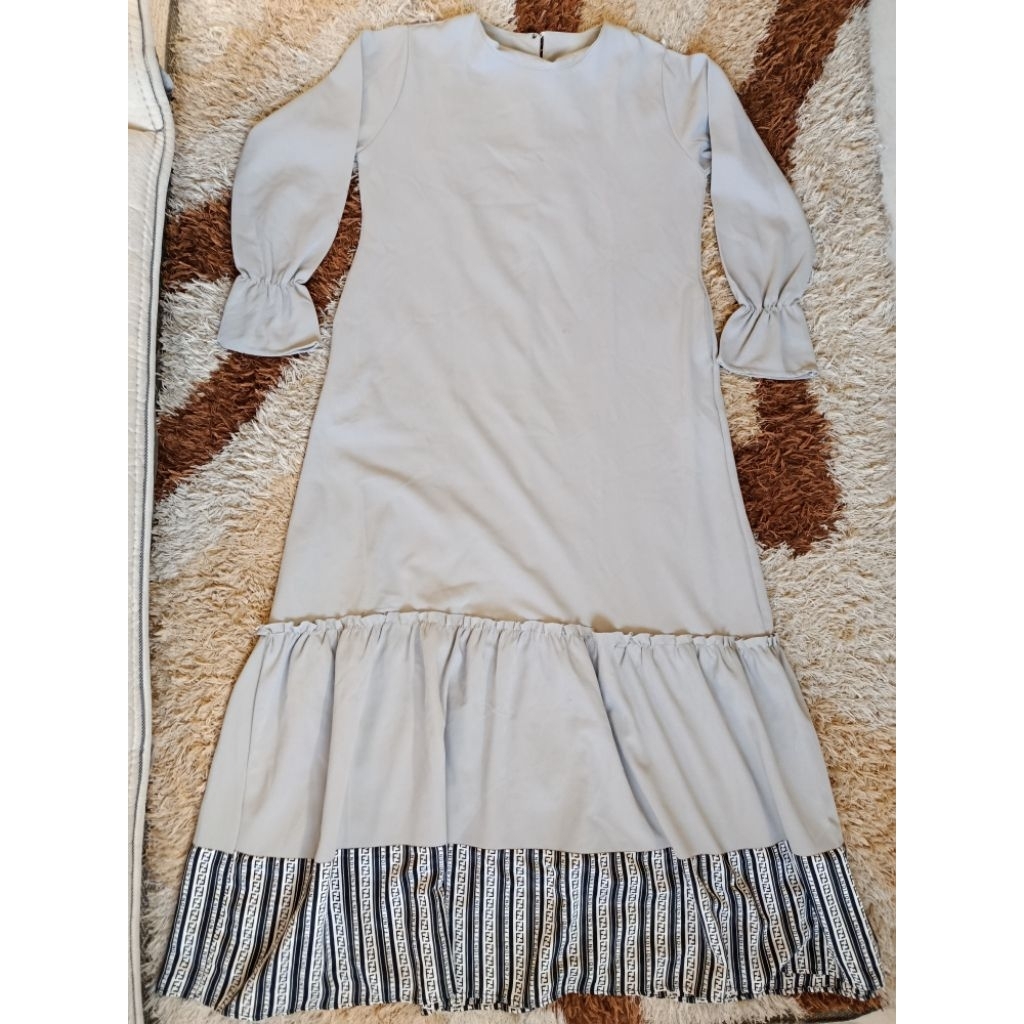 Gamis abu wanita
