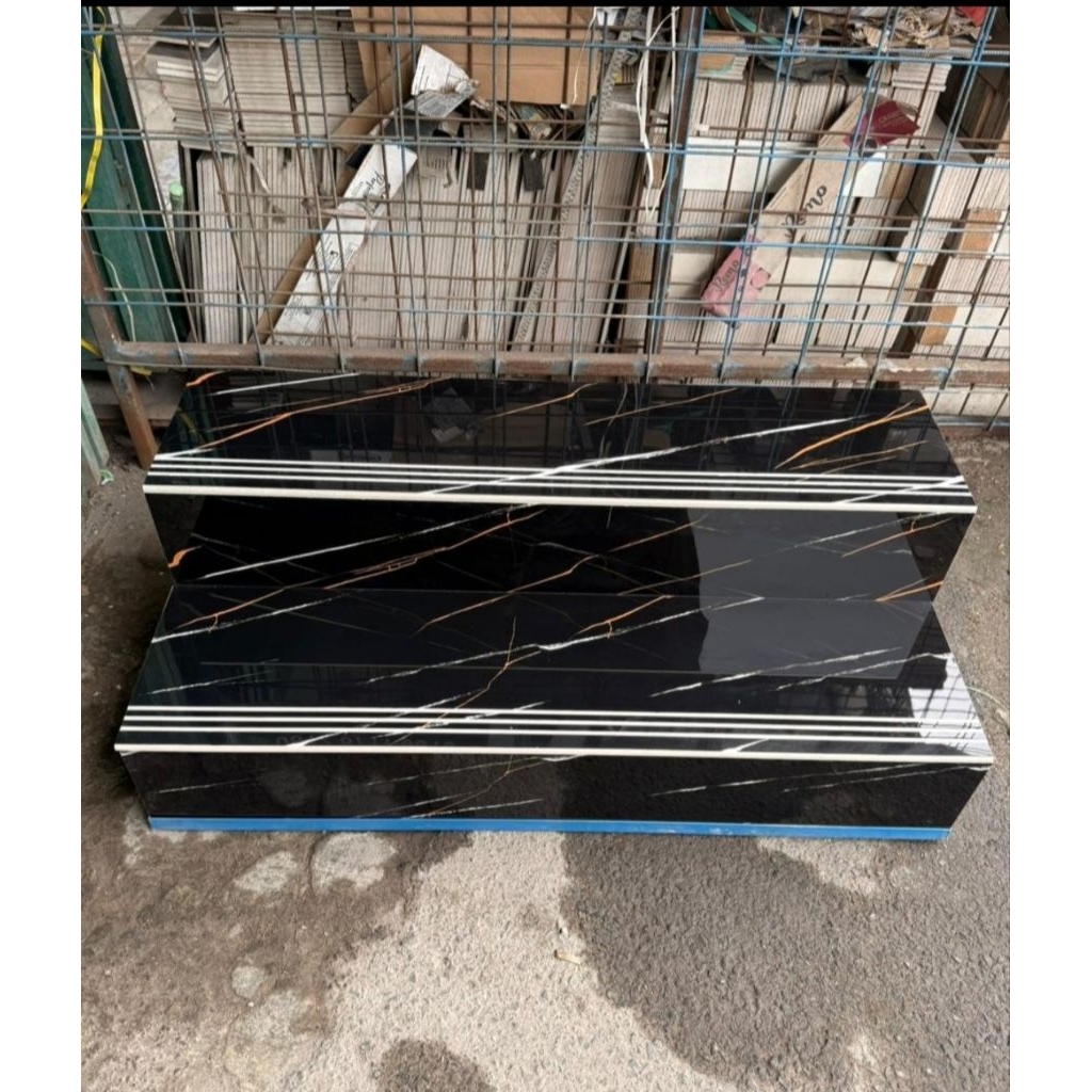 Keramik granit tangga 30x10 lantai list plint bodres custom