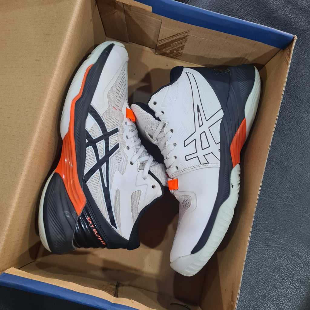 Sepatu Volly Wanita, Asics Sky Elite FF2, Varian Warna Putih Hitam, Ukuran 37 ( 24.0 cm )