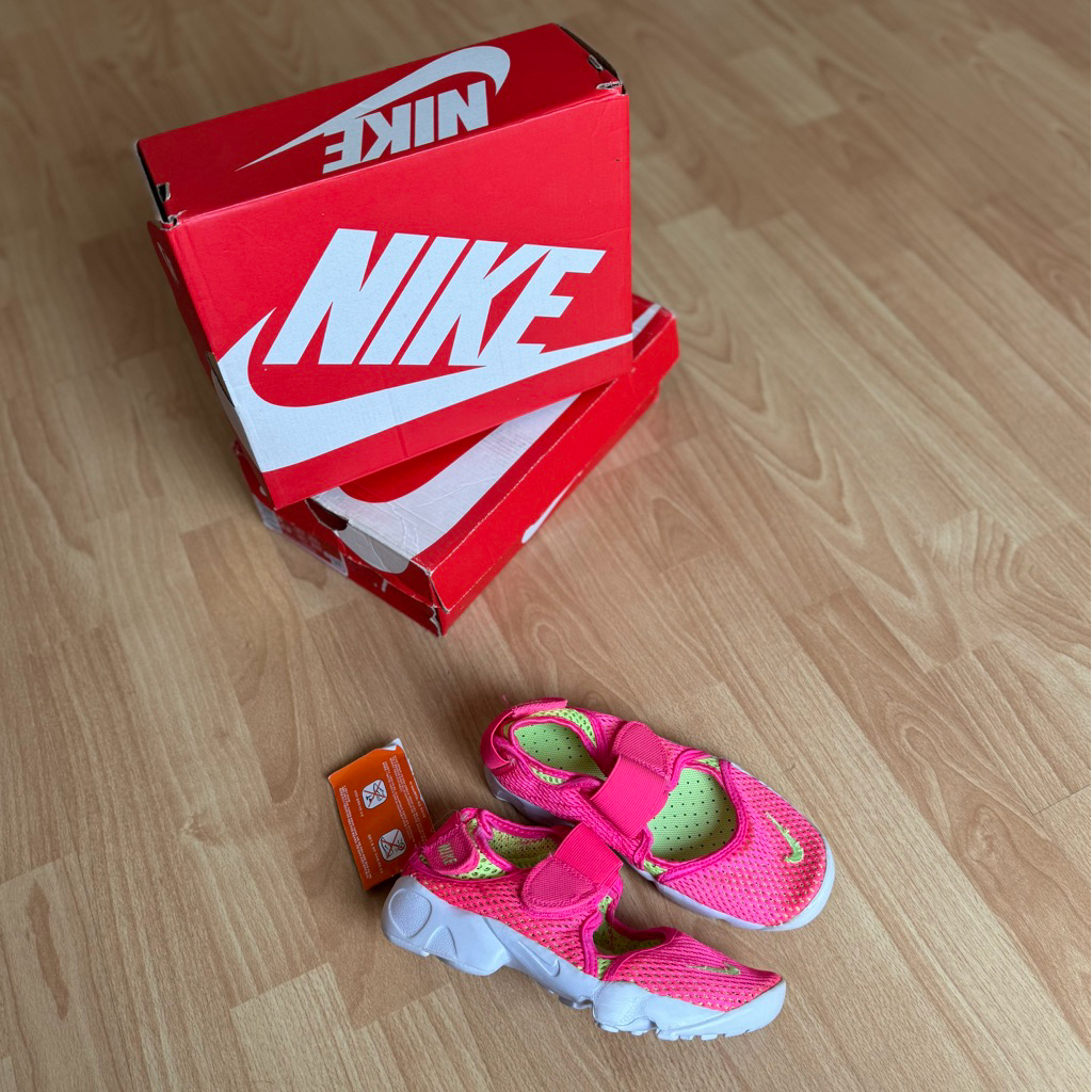 READY STOCK AIR RIFT KIDS HYPER PINK