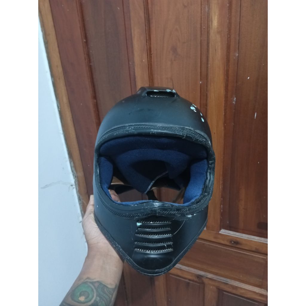 HELM CAKIL JADUL SPARTAN