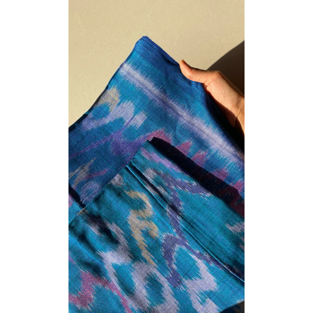 Biru Motif Berwarna | Tenun Endek Seroja