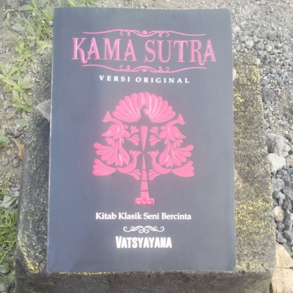 Buku KAMASUTRA VATSYAYANA (Versi Original dan Bergambar)