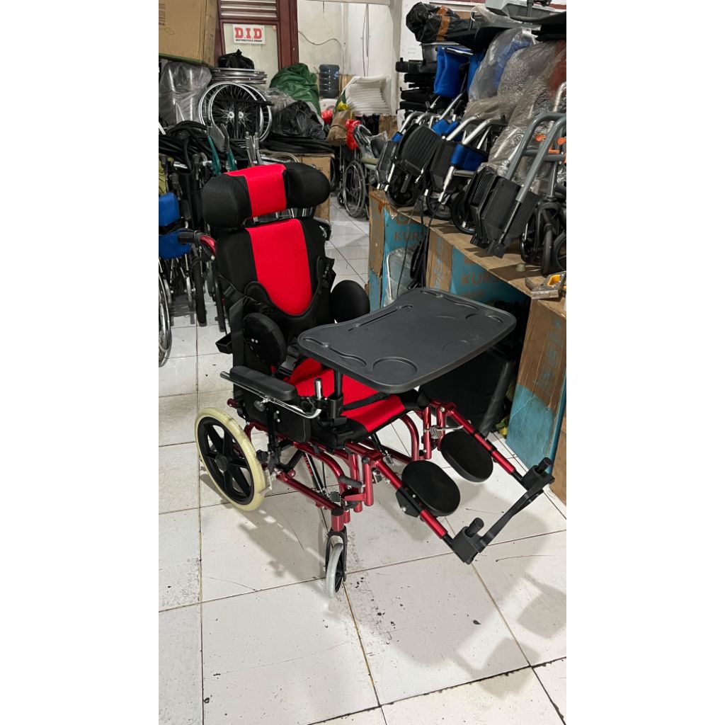 Kursi roda anak