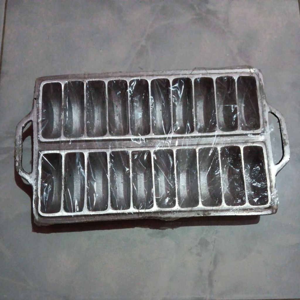 {COD} Cetakan pancong 12 lubang dan 20 lubang free tutup / Citakan Kue Pancong 12 Lubang / Cetakan G
