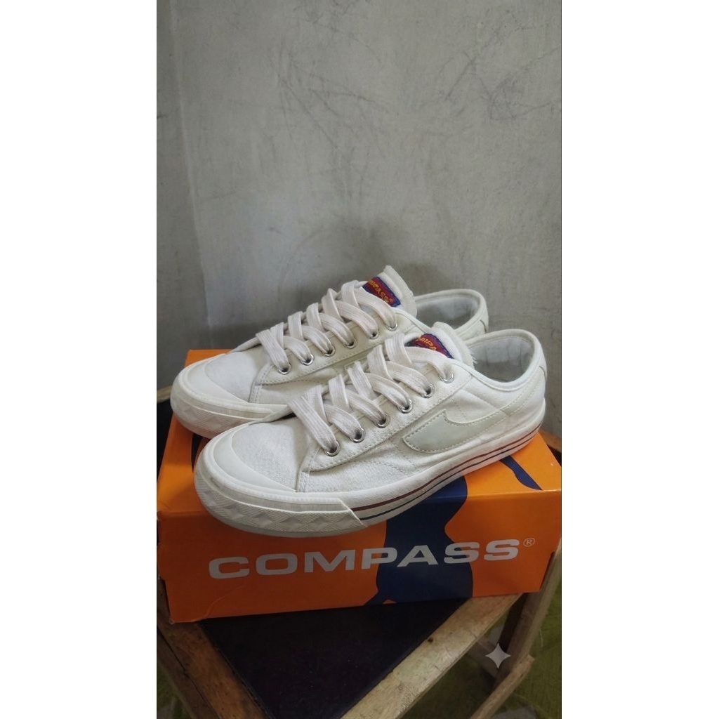 Compas Retrograde low Cream