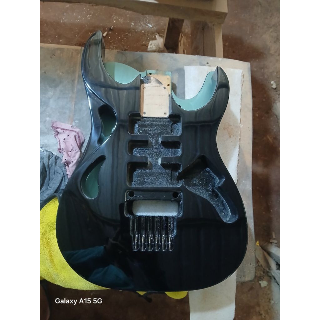 body gitar ibanez pia