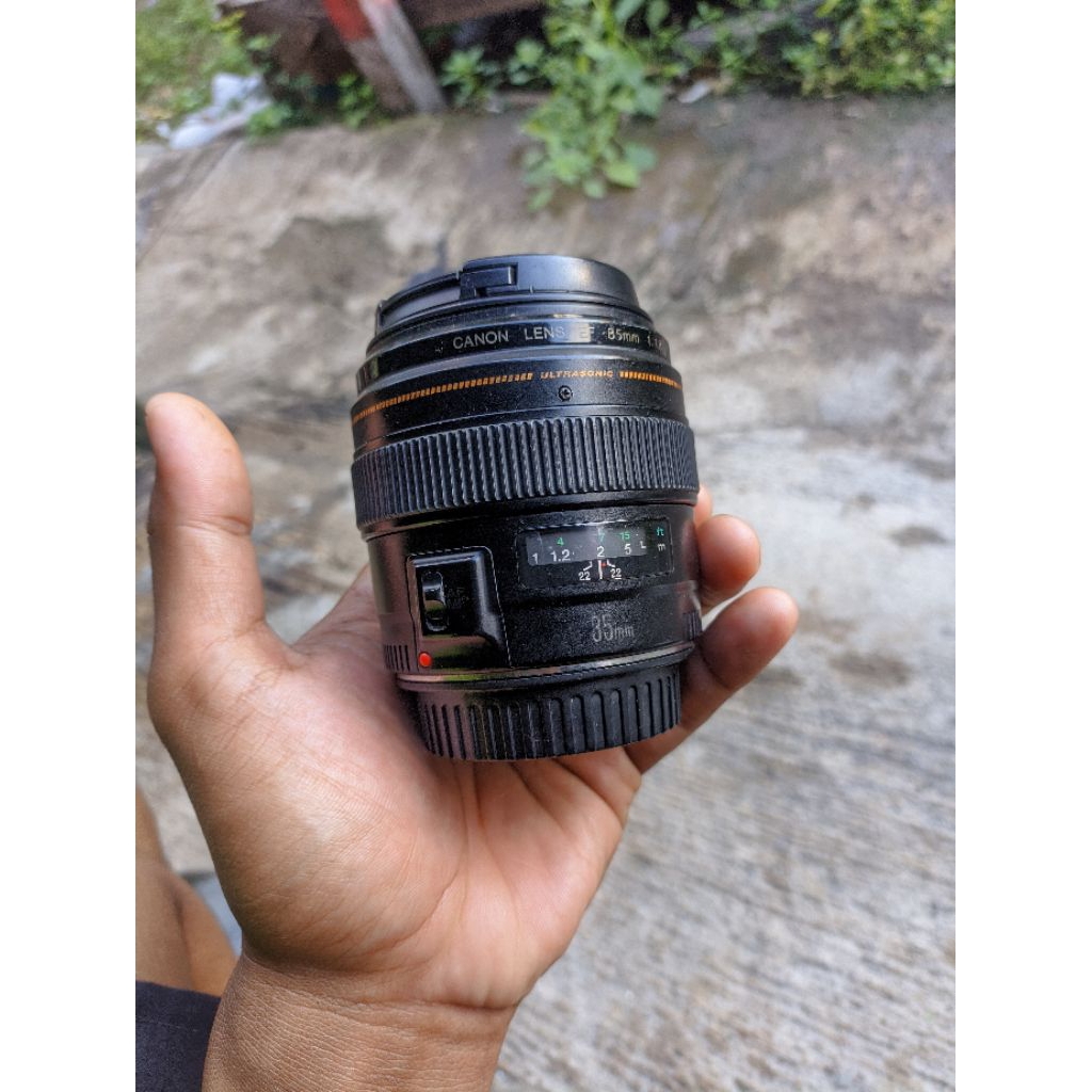 lensa fix canon 85mm f1.8