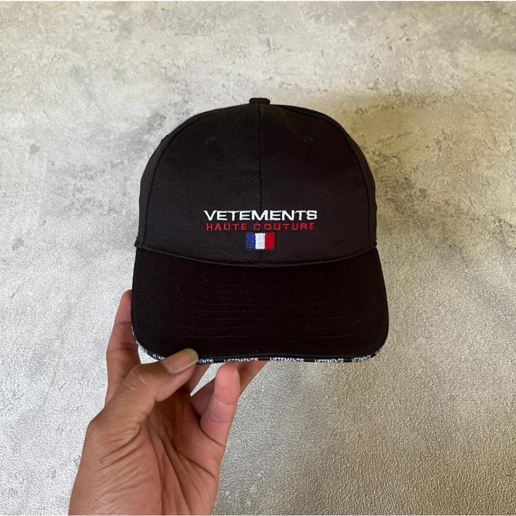 topi vetements france hitam