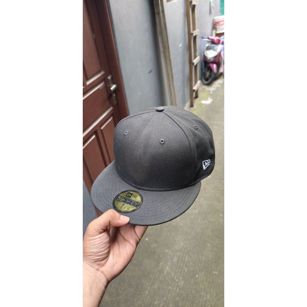 new era supreme x anti hero