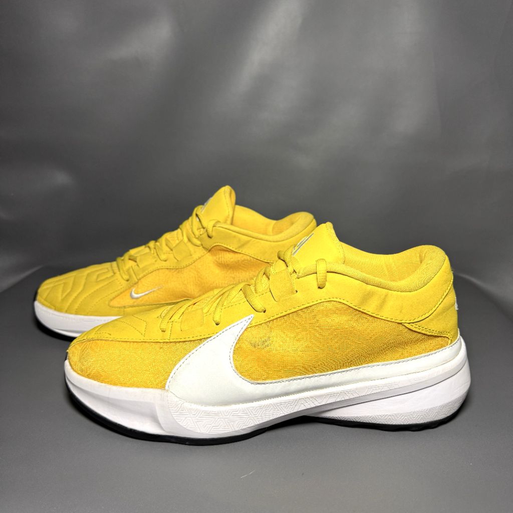 Sepatu basket voli second NIK zoom freak 5 , size 45 insol 29 cm