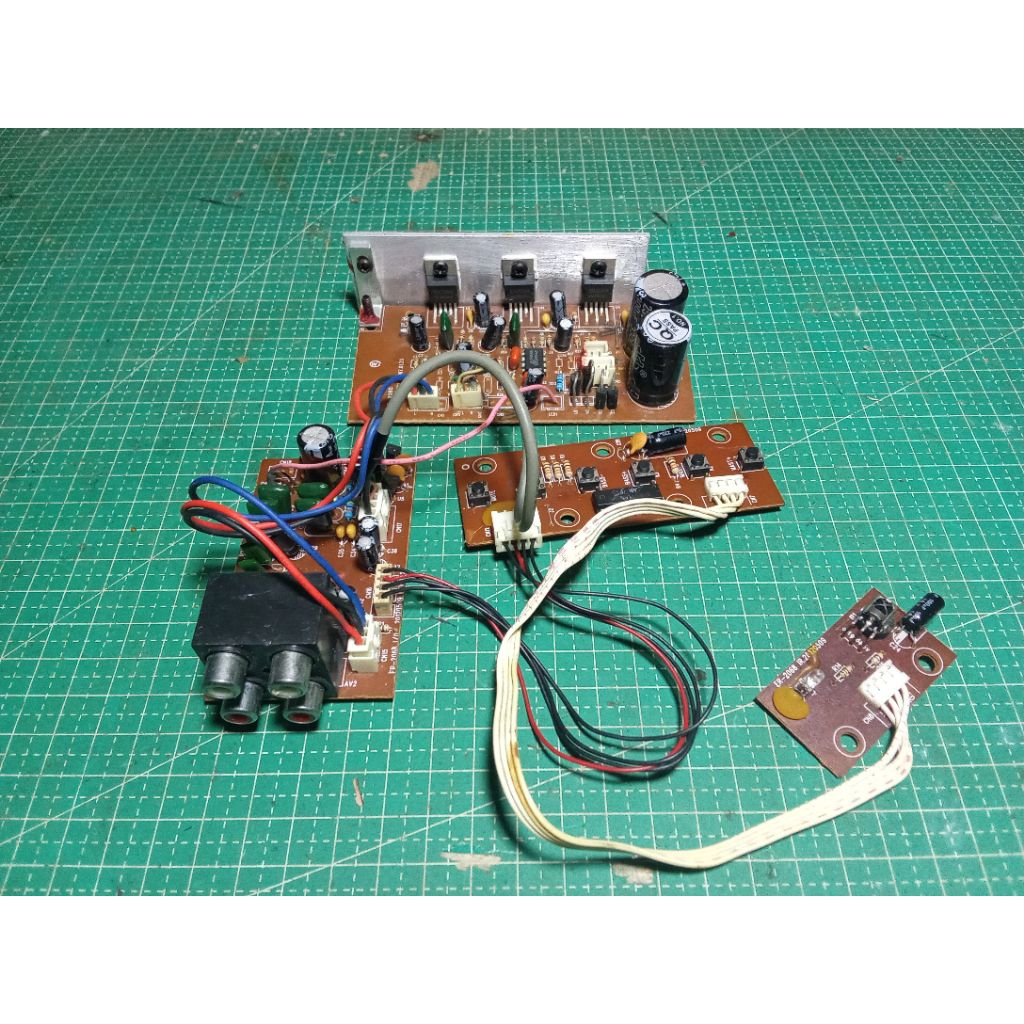 Mesin Subwoofer Simbadda 2.1 Tone Control Digital