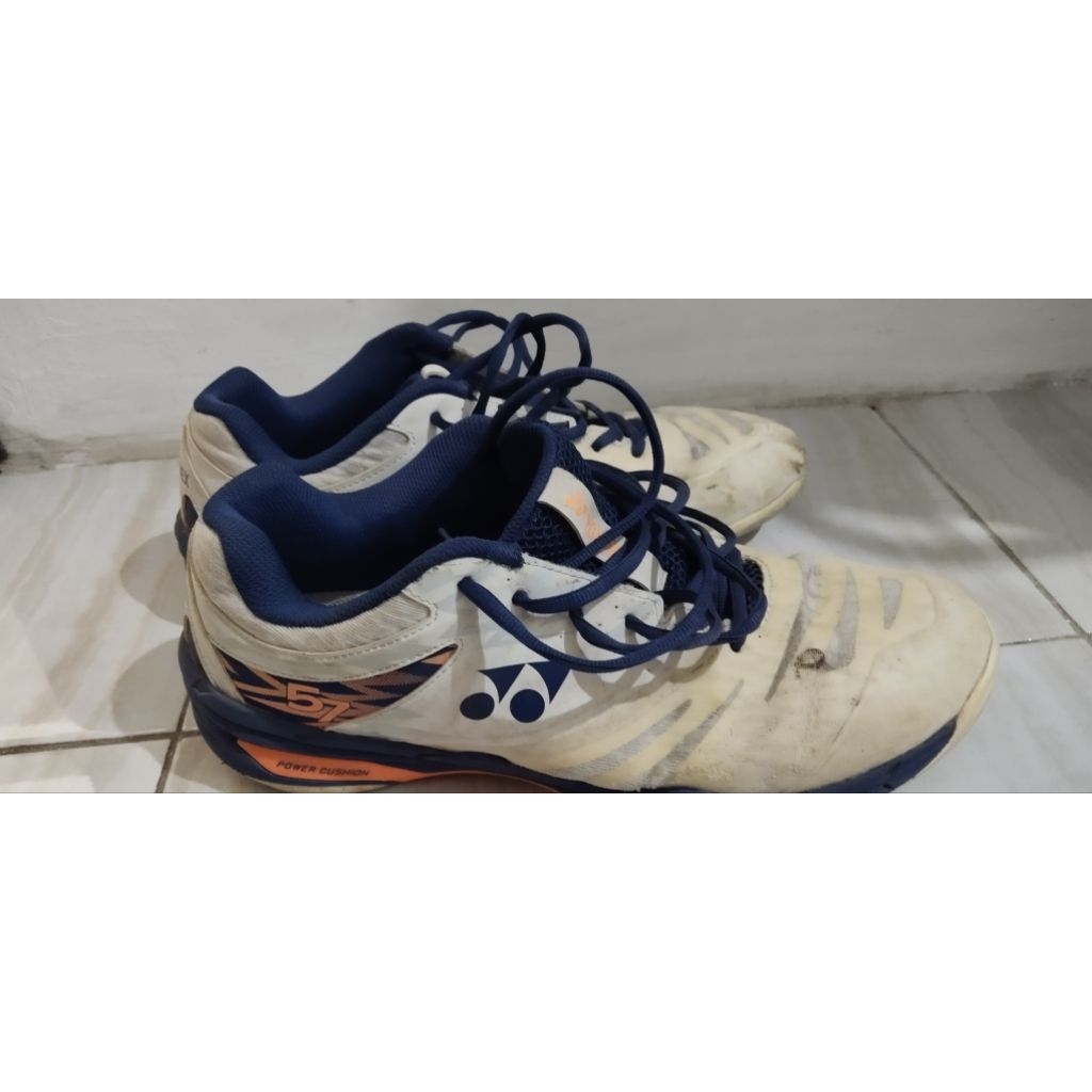 Sepatu Badminton Yonex Power Cushion 57 SHB-57 Bekas