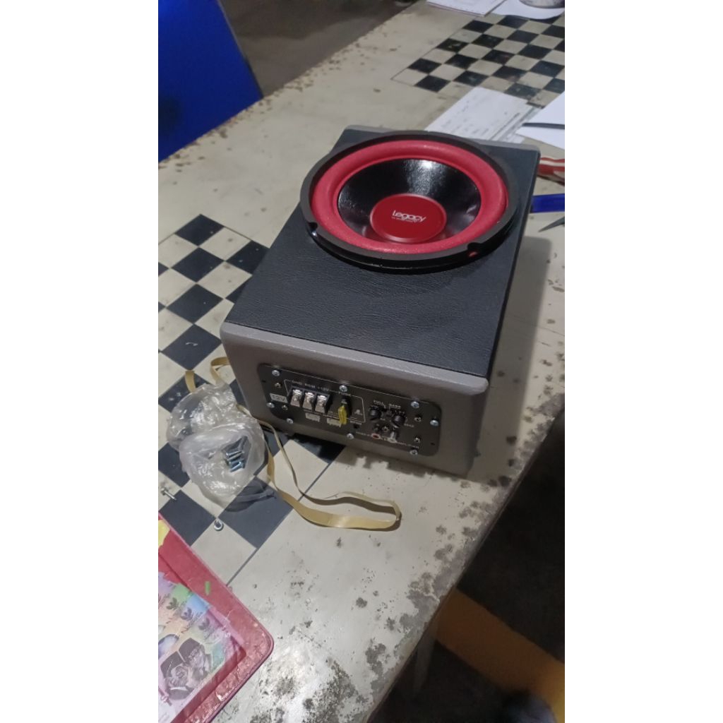 Subwoofer Kolong mobil