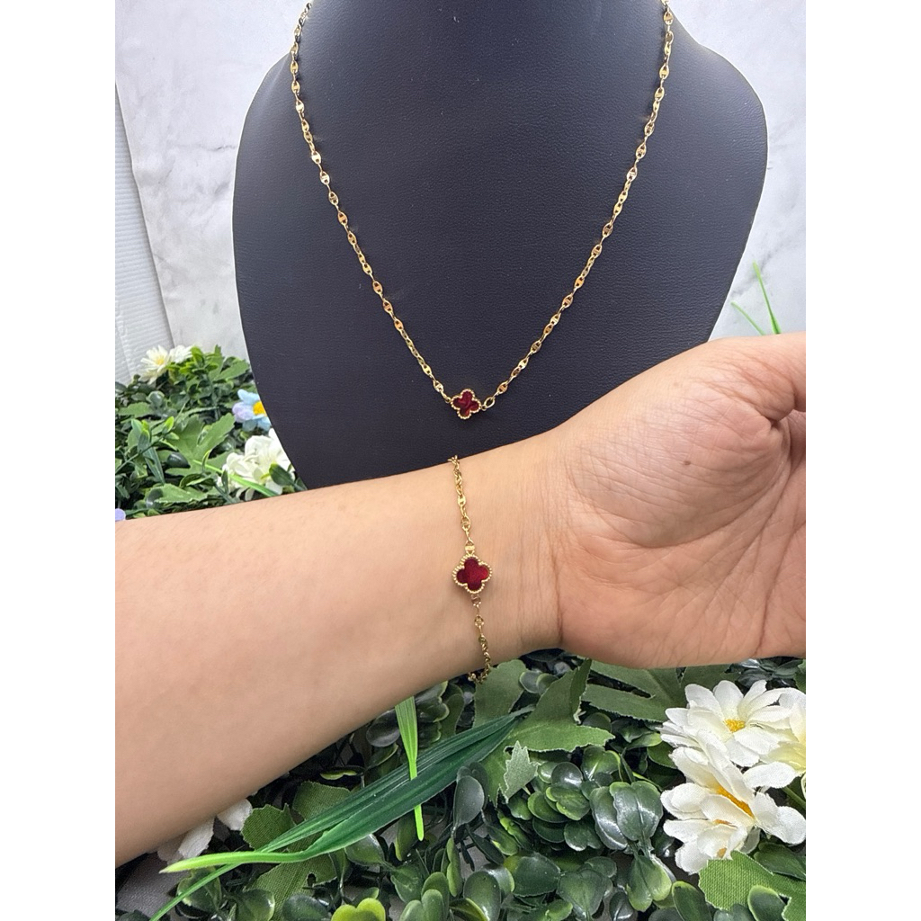 satu set gelang dan kalung titanium