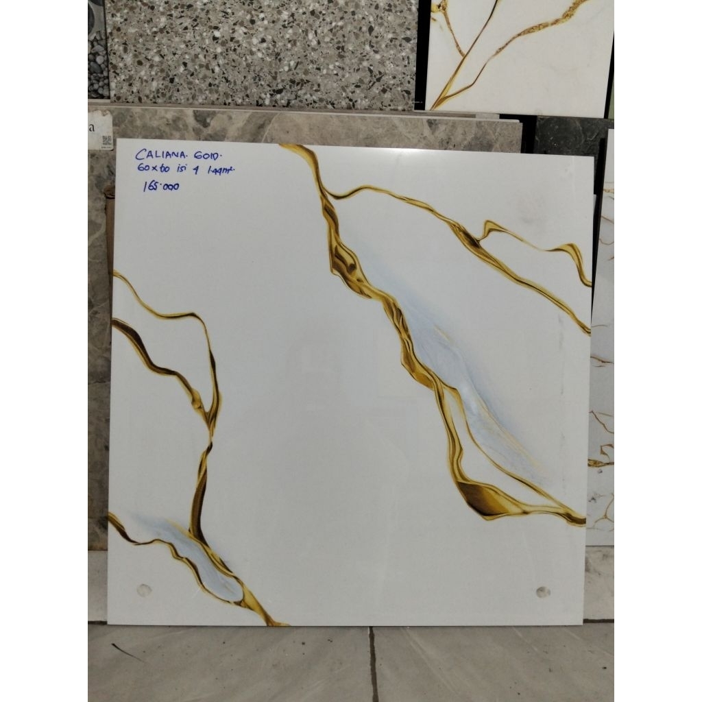 Lantai/dinding granit Merk ARNA dengan tipe CALIANA GOLD
