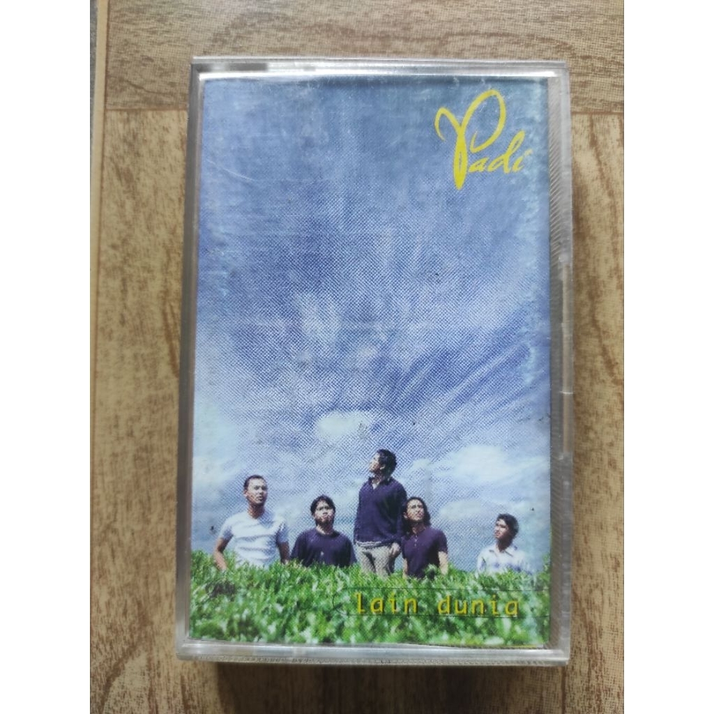 kaset pita PADI "lain dunia"