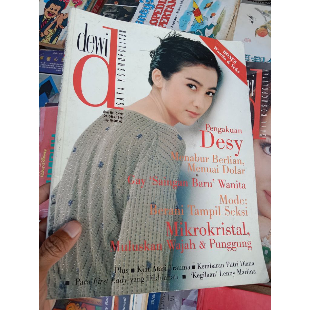 majalah dewi kosmopolitan cover desi ratnasari bonus keindahan permata
