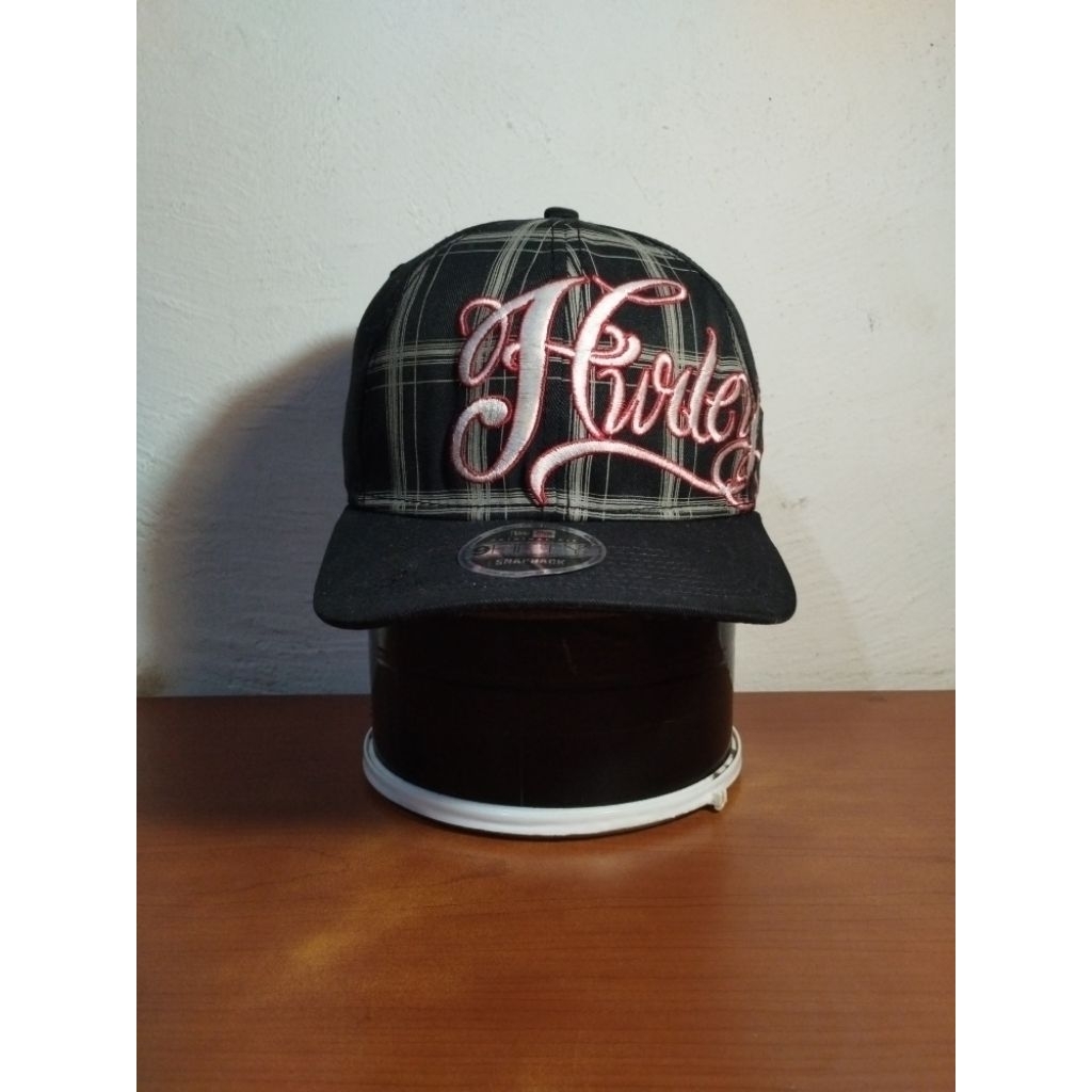 Topi New Era x Hurley Built up